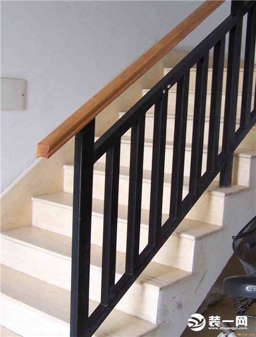 常规楼梯扶手安装方法